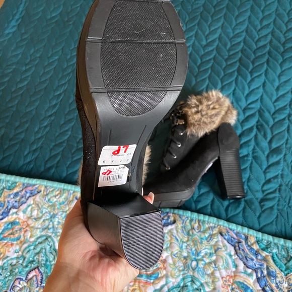 Size 9 heeled boots! - Picture 2 of 3